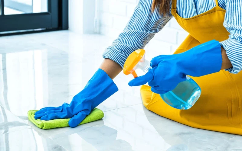 Come rimuovere le macchie dal pavimento in gres porcellanato